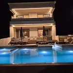 Cantouni Villa, Luxury 5br Retreat With Pool & Jacuzzi Near Town By Mana Gers Villa