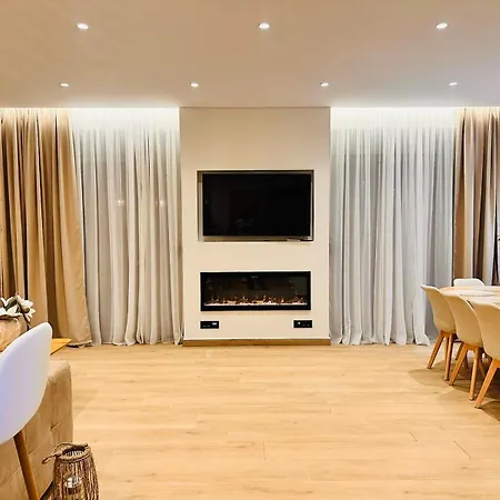 Cantouni Villa, Luxury 5br Retreat With Pool & Jacuzzi Near Town By Mana Gers Villa