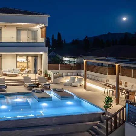 Cantouni Villa, Luxury 5br Retreat With Pool & Jacuzzi Near Town By Mana Gers Villa *