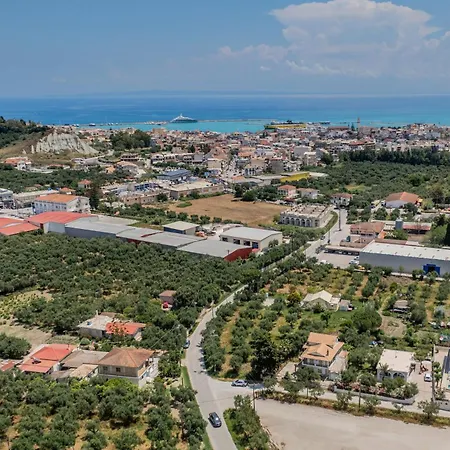 Cantouni Villa, Luxury 5br Retreat With Pool & Jacuzzi Near Town By Mana Gers Villa *