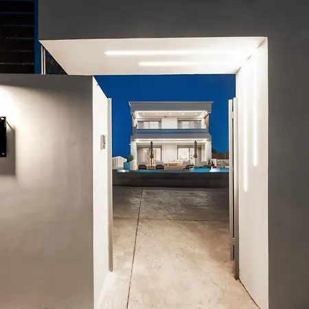 Villa Cantouni Villa, Luxury 5br Retreat With Pool & Jacuzzi Near Town By Mana Gers