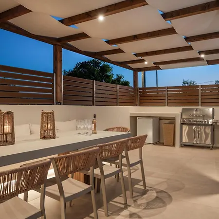 Cantouni Villa, Luxury 5br Retreat With Pool & Jacuzzi Near Town By Mana Gers