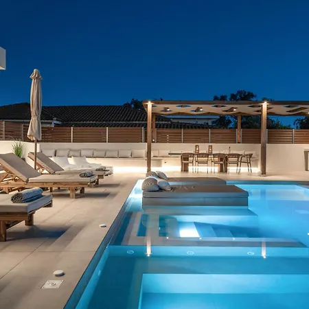 Cantouni Villa, Luxury 5br Retreat With Pool & Jacuzzi Near Town By Mana Gers Villa