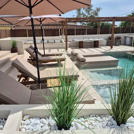 Cantouni Villa, Luxury 5br Retreat With Pool & Jacuzzi Near Town By Mana Gers Zakynthos